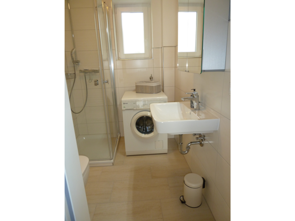 Duschbad mit Waschmaschine