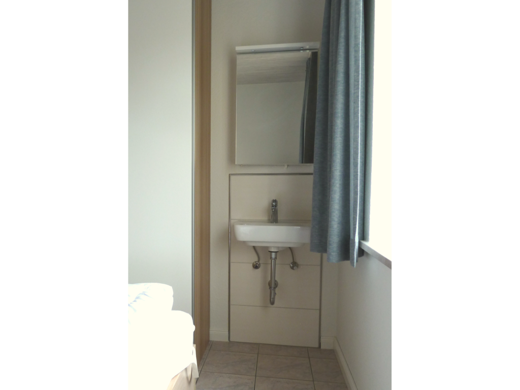 Schlafzimmer mit Waschbecken